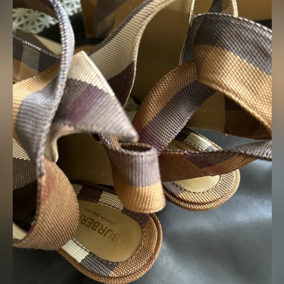 Burberry Women’s  Heeled Boots Amy Vintage Check Slingback Pumps Size 40.5 $960 - Picture 12 of 16